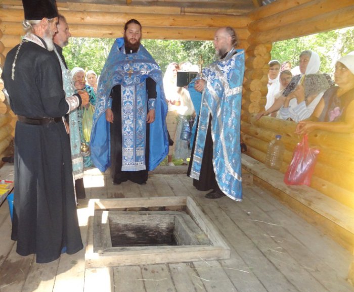 Родник, святой источник Казанской иконы Божией Матери село Усть-Серта