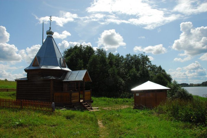 Родник, святой источник мучеников Флора и Лавра деревня Ватутино Родник, святой источник мучеников Флора и Лавра деревня Ватутино