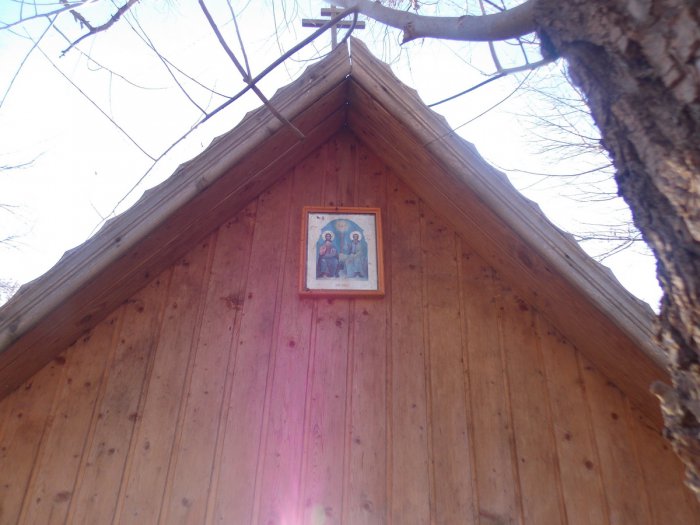 Родник, святой источник в честь Святой Троицы село Лозовое