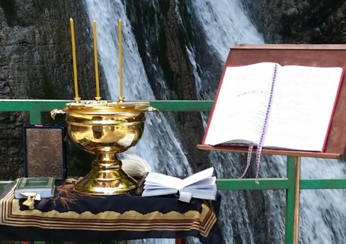 Водопад «Молочный», святой источник иконы Божией Матери «Живоносный источник» у села Солохаул