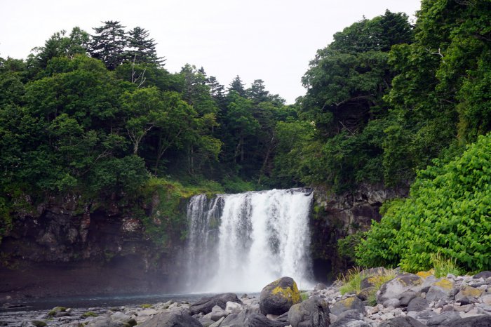 Водопад «Птичий» природный заповедник «Курильский» остров Кунашир