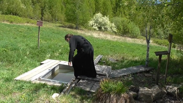 Святой источник Иоанно-Предтеченского монастыря у села Урлук