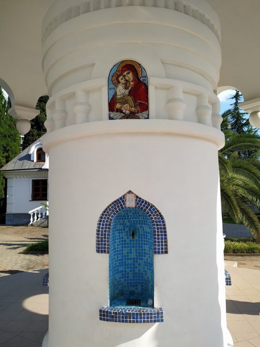 Святая вода в часовне иконы Божией Матери «Живоносный Источник» город Сочи